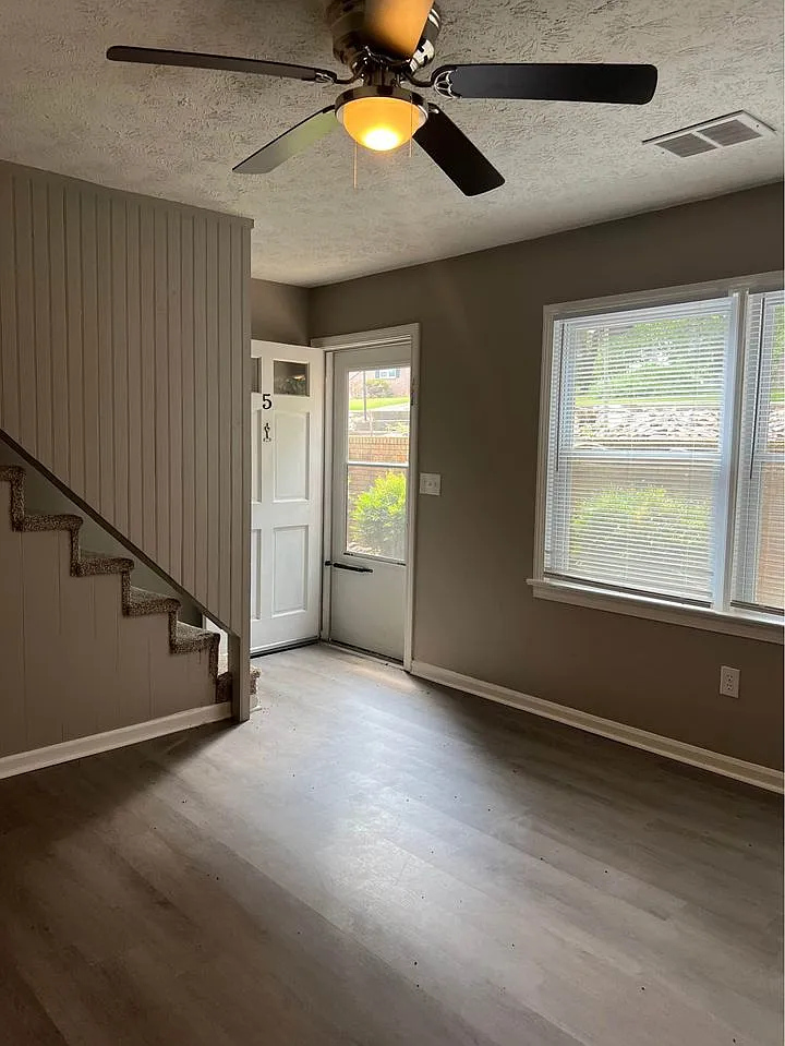 2 bed, 1.5 bath, $1,050 — Photo 3
