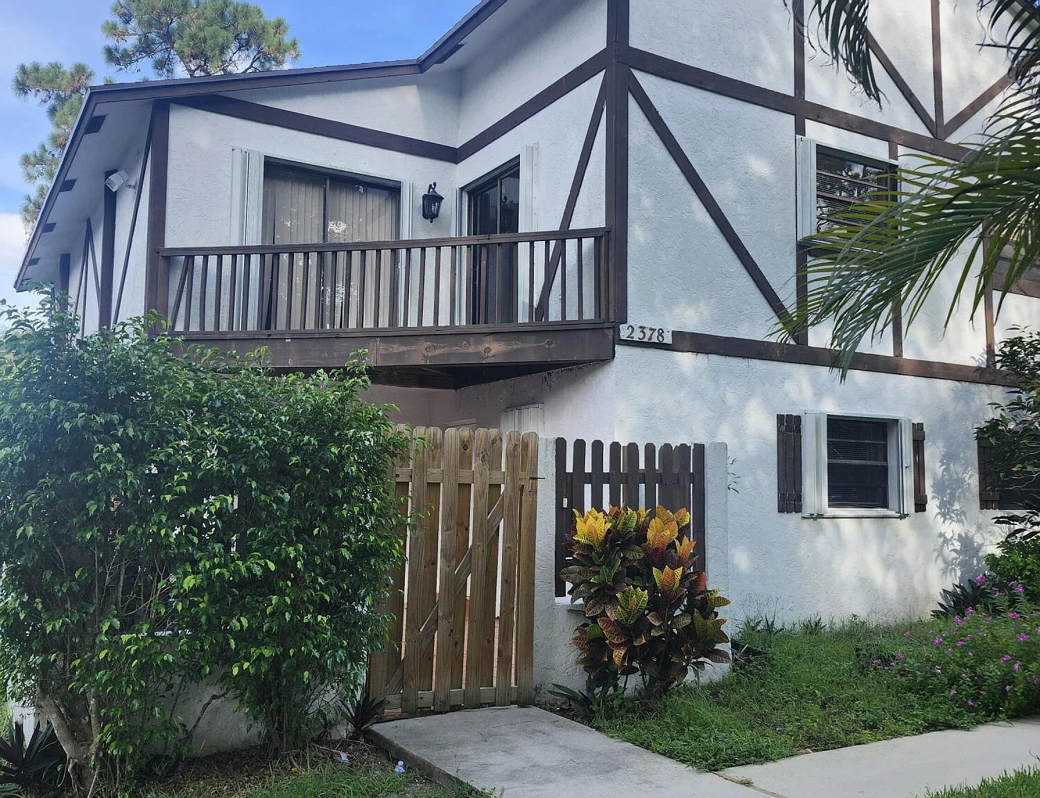 2 bed, 2.5 bath, 1114 sqft, $2,300 — Photo 1