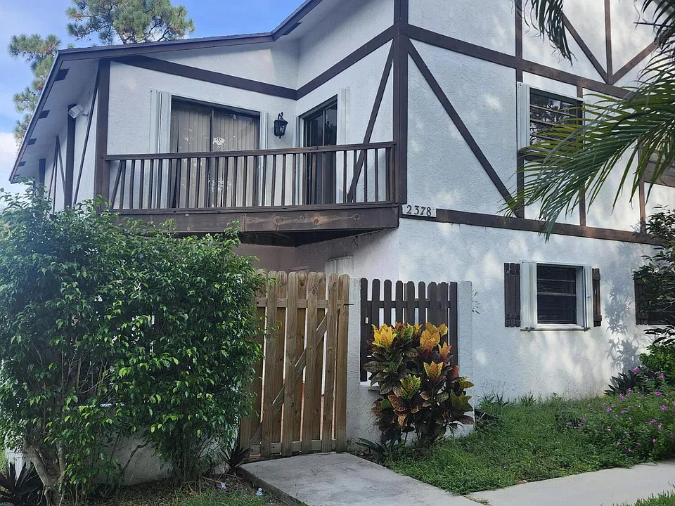 2378 Lena Ln