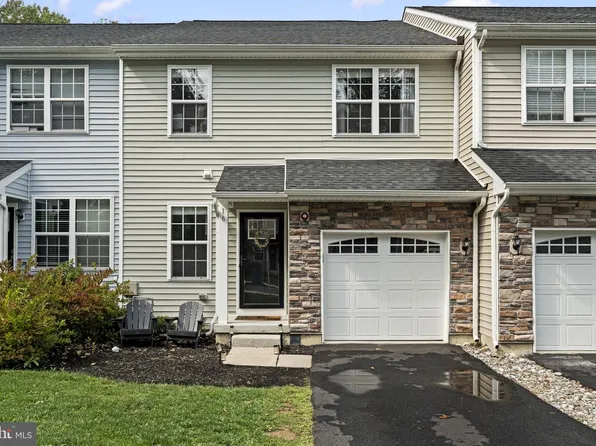 16 Graham Dr, Downingtown, PA 19335