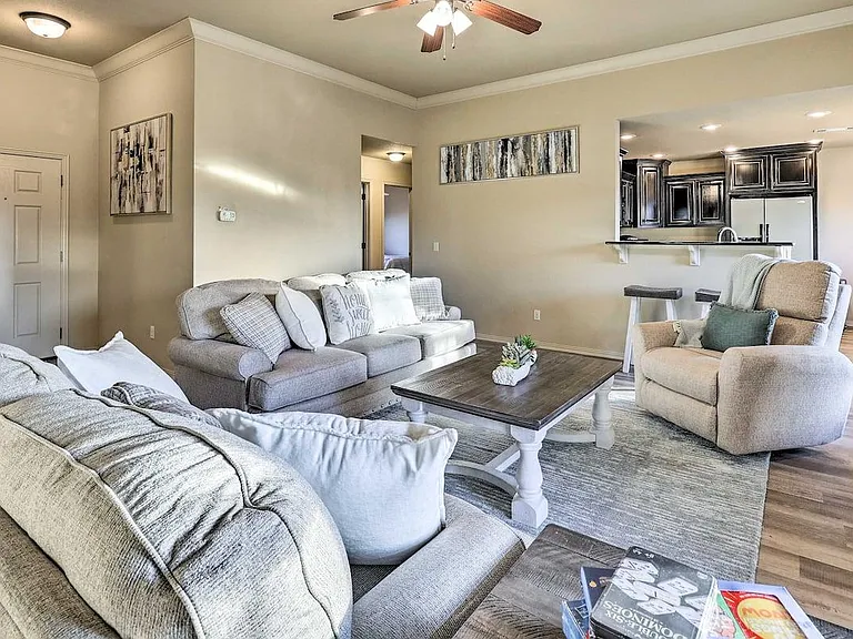450 Remson Ln — Photo 2