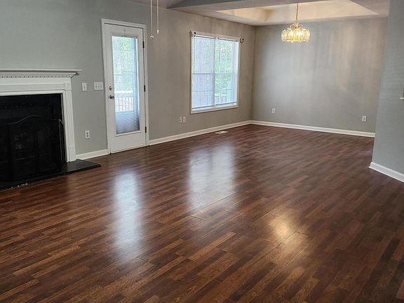 5th image of 370 Sandhills Cir