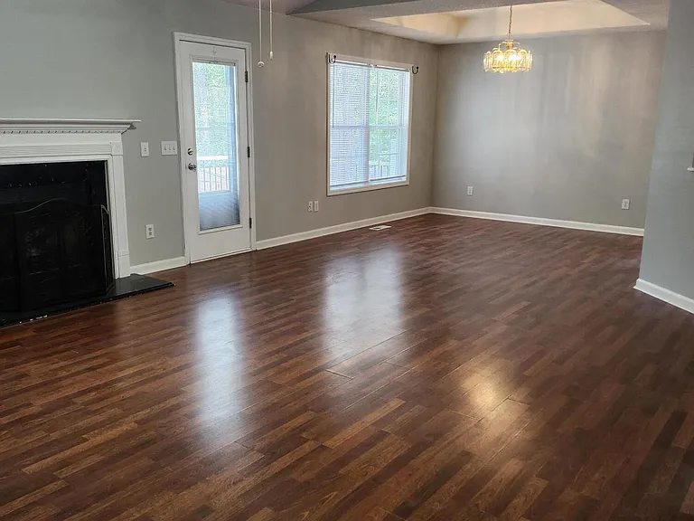 370 Sandhills Cir — Photo 5