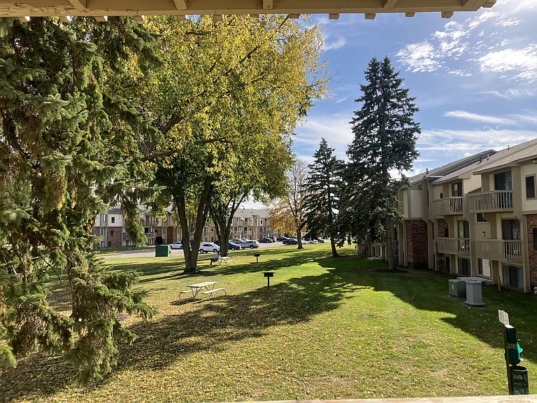 Windsor Place Apartments — Photo 64