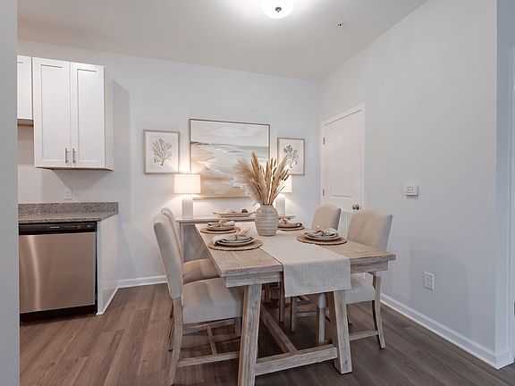 5th image of 926 E Gilbreath St #202