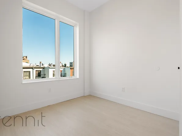 1038 Jefferson Avenue image 11 of 22