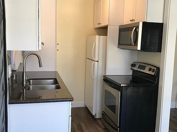 4th image of 3792 Richmond St