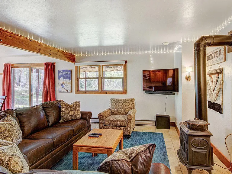 537 Blue River Rd — Photo 3