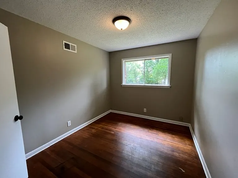 1513 Staunton Dr — Photo 6