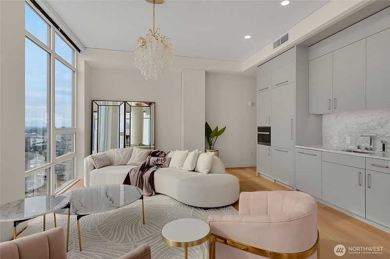 4th image of 121 Stewart Street #3504
