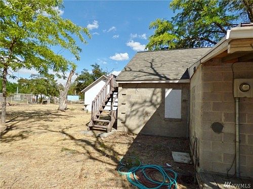 4th image of 613 Peterson Pl