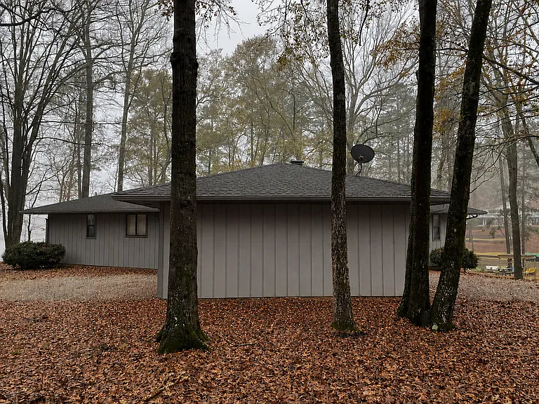 1320 Buckhead Dr — Photo 2