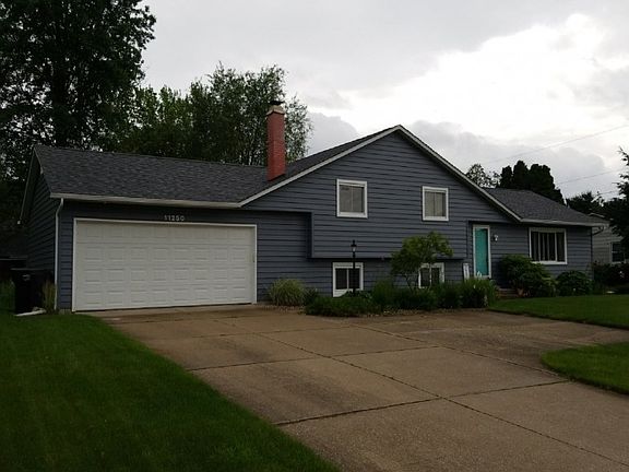 3rd image of 11250 Hemlock Dr
