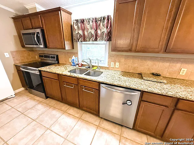212 Thornton Ln — Photo 8