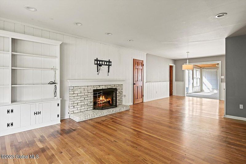 5th image of 4300 Buckingham Drive