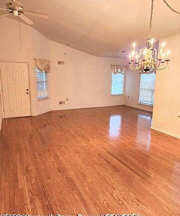 5th image of 974B Thornbury Lane