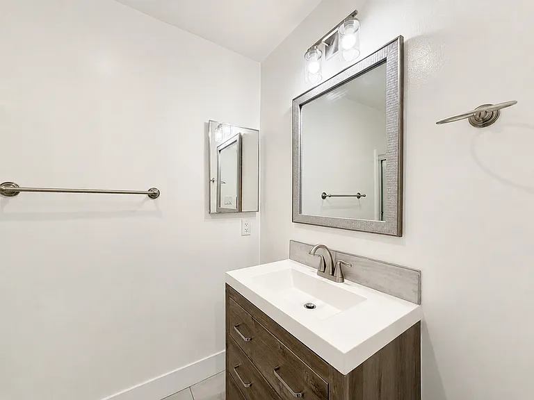 1111 Euclid St — Photo 10