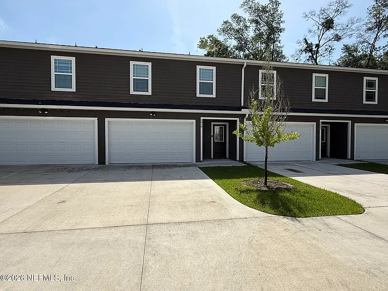 4019 Pine Hill Point — Photo 1