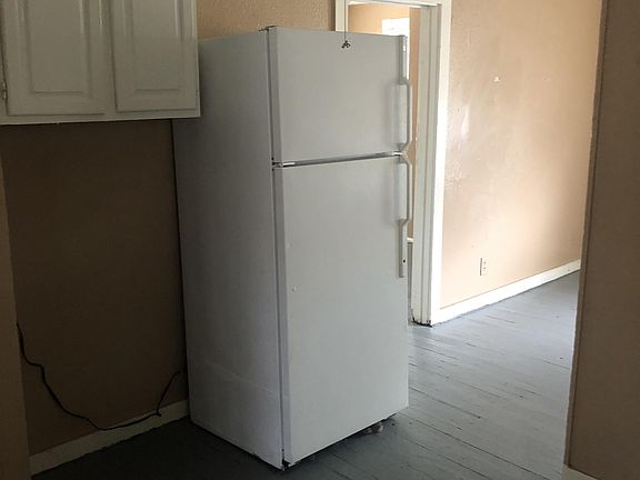 2nd image of 3914 S Presa St #A