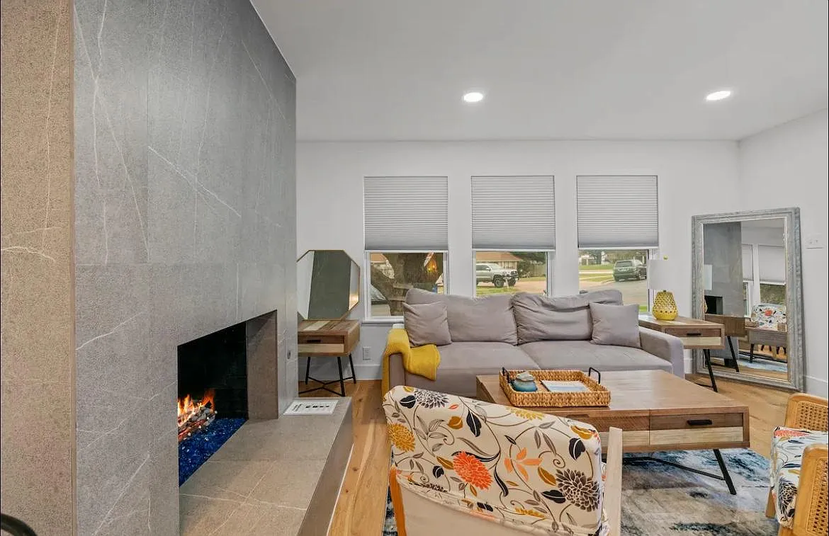 2104 Lamplight Village Cir — Photo 3