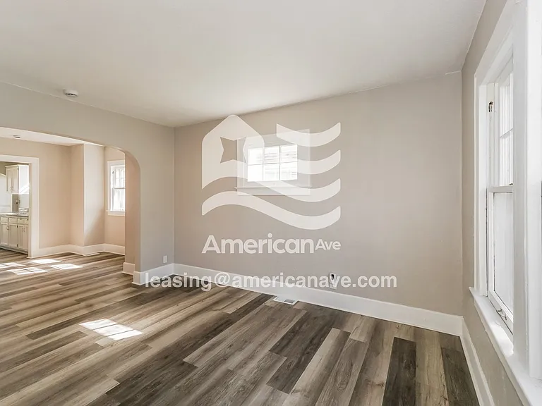 1431441_002_living_room_13694893.jpg