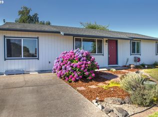 910 Greenway Dr, Harrisburg, OR 97446