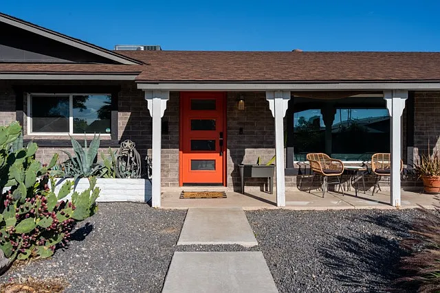 3327 S Dorsey Ln — Photo 1