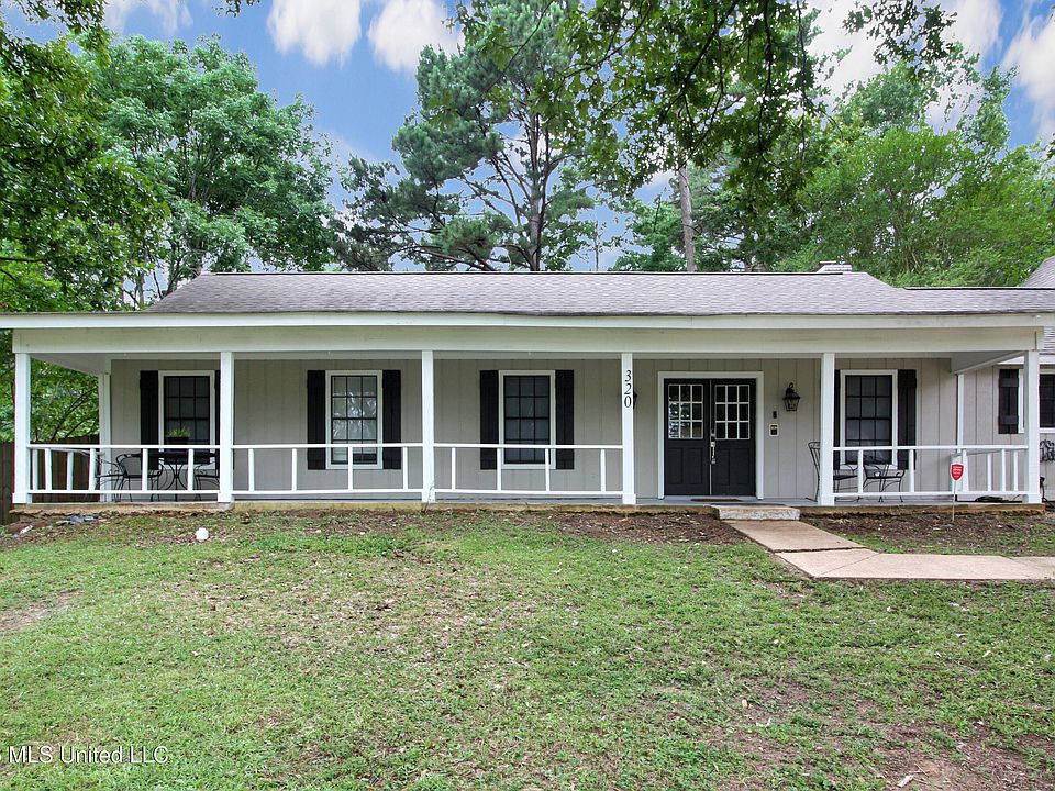 1st image of 320 Helmsley Dr
