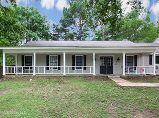 320 Helmsley Dr, Brandon, MS 39047