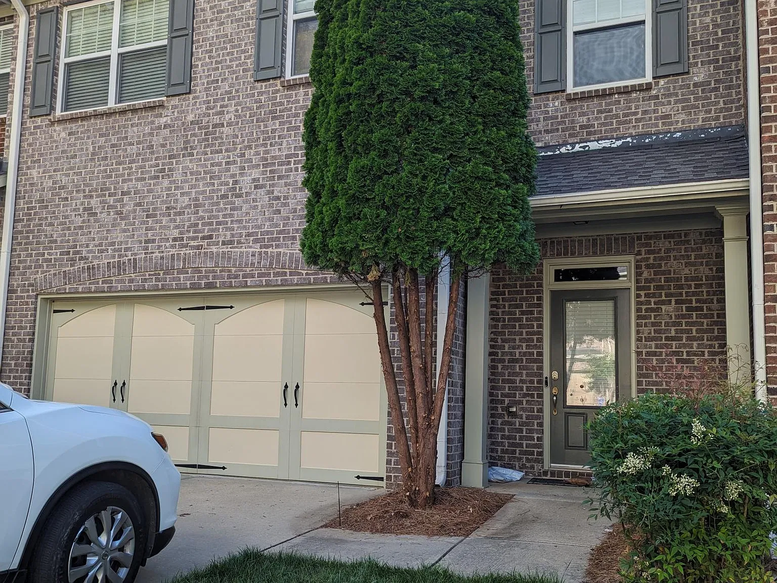 4 bed, 3.5 bath, 2596 sqft, $3,700 — Photo 1
