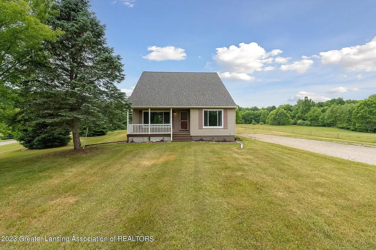 3 bed, 2.5 bath, 2325 sqft, $2,695 — Photo 2