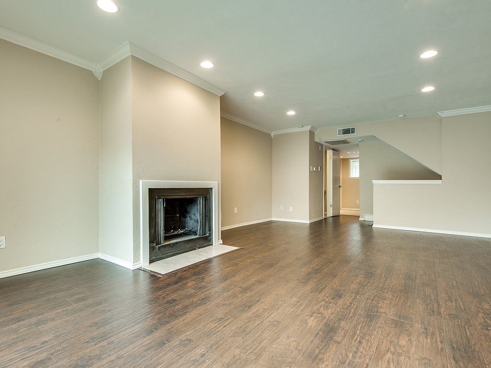 Living Room Fireplace credit: Shoot2Sell