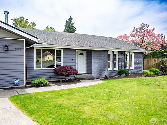 2nd image of 3949 SE 10th Place