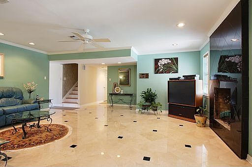 4th image of 4640 Taft Park