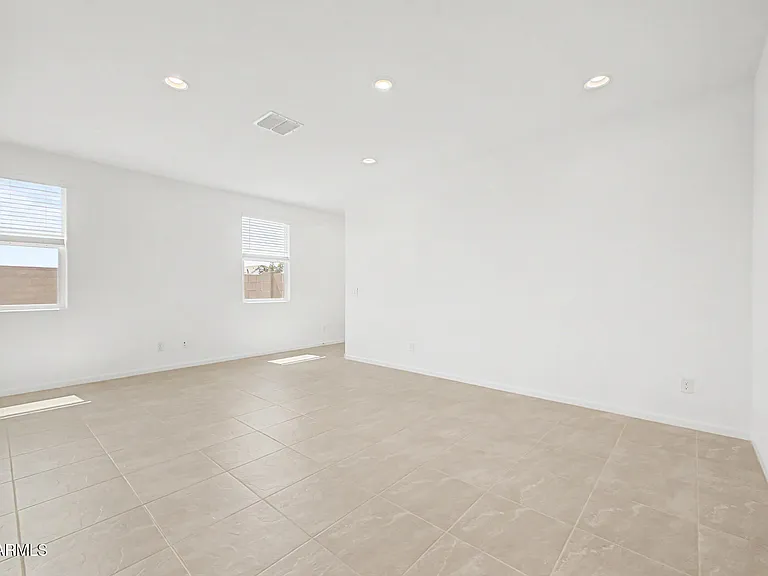 18732 W Maplewood Dr — Photo 5