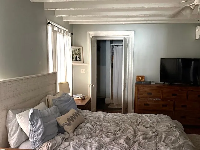 38 Bull St #D — Photo 8