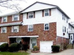 5647 226th St, Oakland Gardens, NY 11364