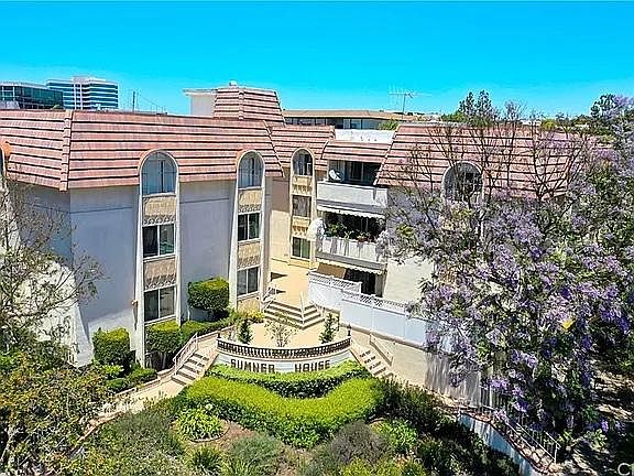 2nd image of 5625 Sumner Way Unit 208