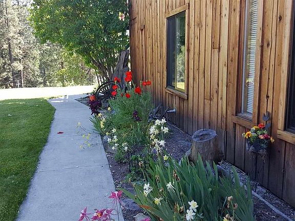 4th image of 405 Larch Ln