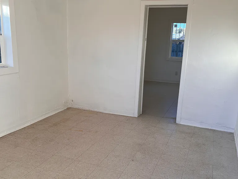 132 W Lincoln St #1 — Photo 6