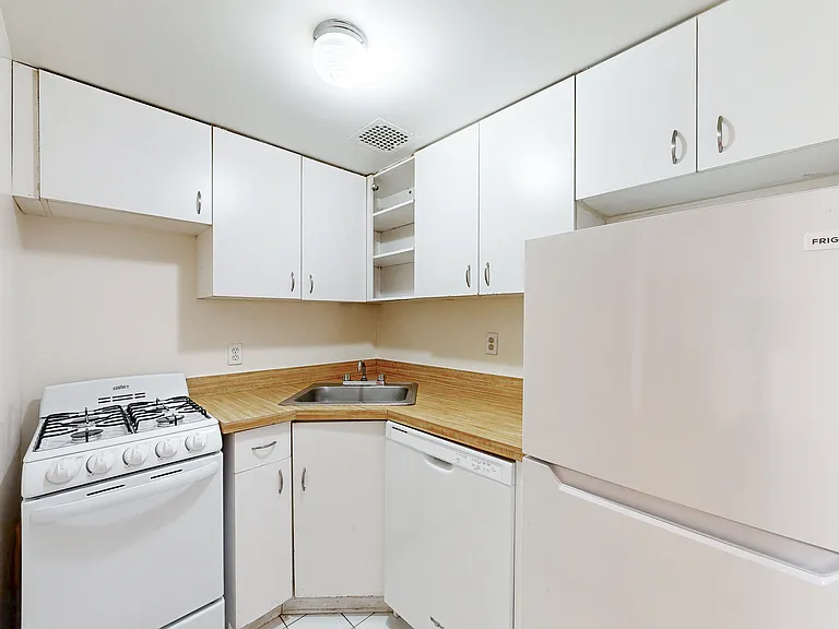 200 W 85th St #2C — Photo 9