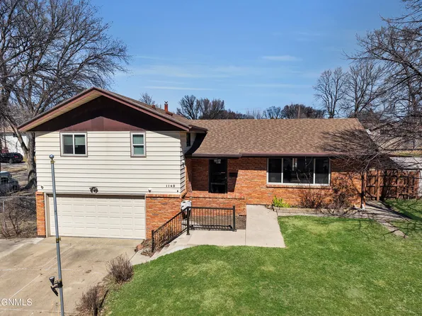 1148 S Highland Acres Rd, Bismarck, ND 58501