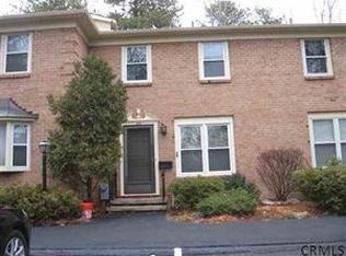 219 Point Of Woods Dr, Albany, NY 12203