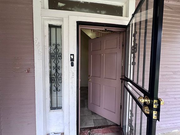 5th image of 946 Roland St