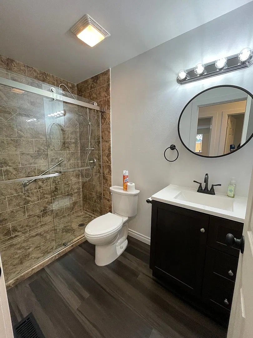 Charming, Modern One Story Home! Pet Friendly! — Photo 4