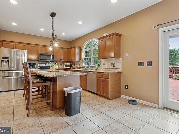 4th image of 223 Autumn Hill Dr