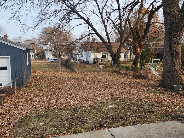 7331 Olive St — Photo 22