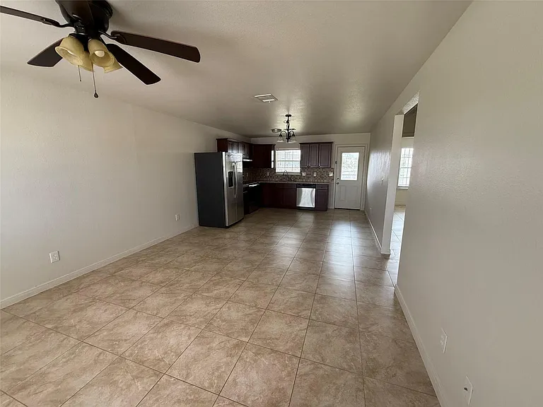 2724 Avenue D #4 — Photo 3