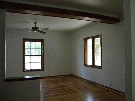 5th image of 805 N Hickory St