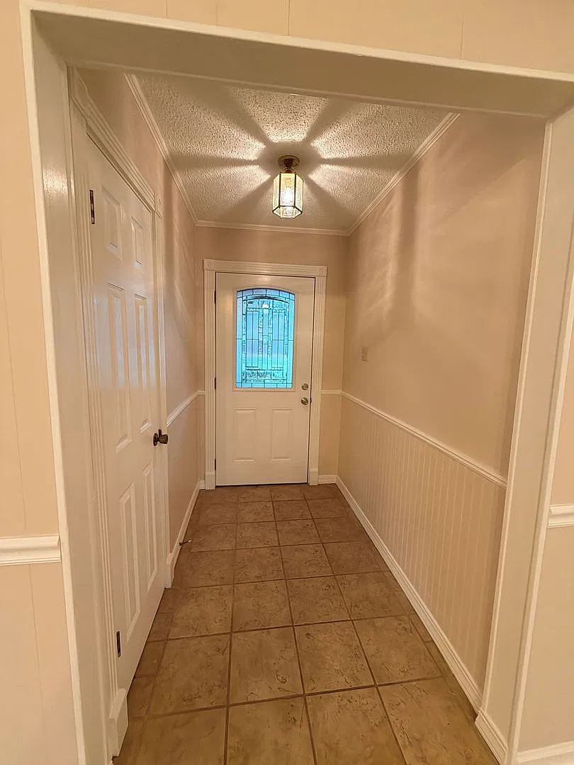 Fresh Paint And New Flooring.... Dogwood Close To Barksdale Air Force Base.. — Photo 3
